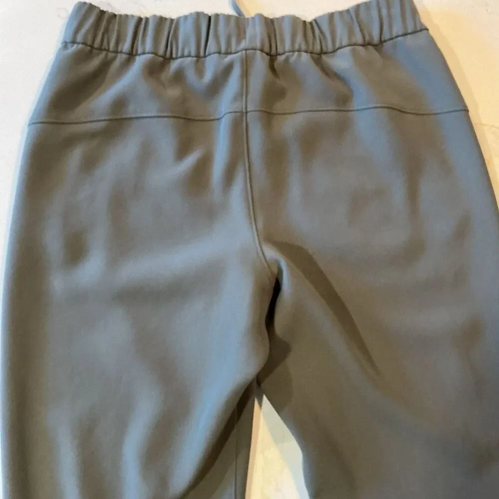 NEW Lululemon On the Fly Woven Crop Pant Sz 6 Grey Sage